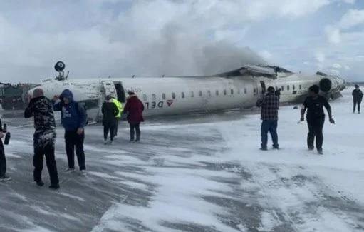 Toronto : un avion se retourne à l’atterrissage, 15 blessés