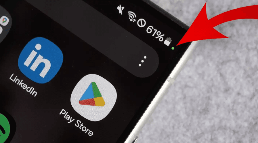 Smartphone : pourquoi un point vert apparaît sur votre écran