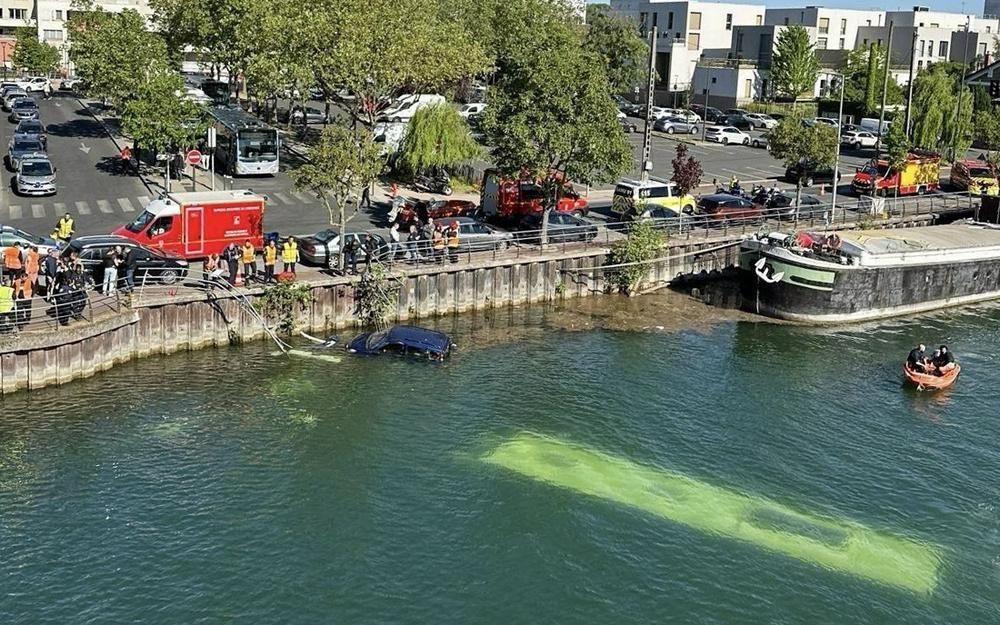 Paris : un bus chute dans la Seine depuis un pont