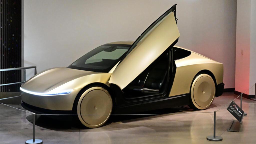 Tesla dévoile son Cybercab, un robotaxi sans volant ni pédales
