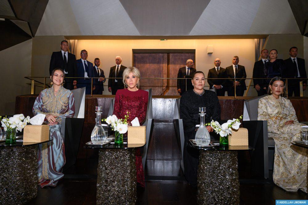 Les Princesses Lalla Khadija, Lalla Meryem et Lalla Hasnaa président avec Brigitte Macron la soirée inaugurale du Théâtre Royal de Rabat