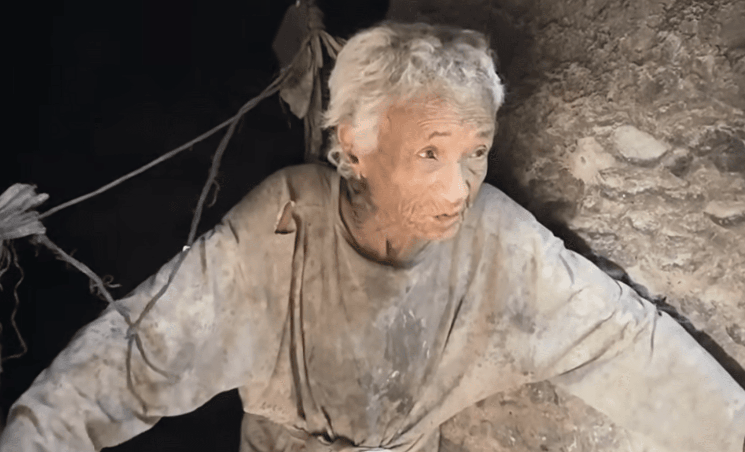 Safi : la vidéo d’une femme âgée vivant dans une grotte suscite l’émoi