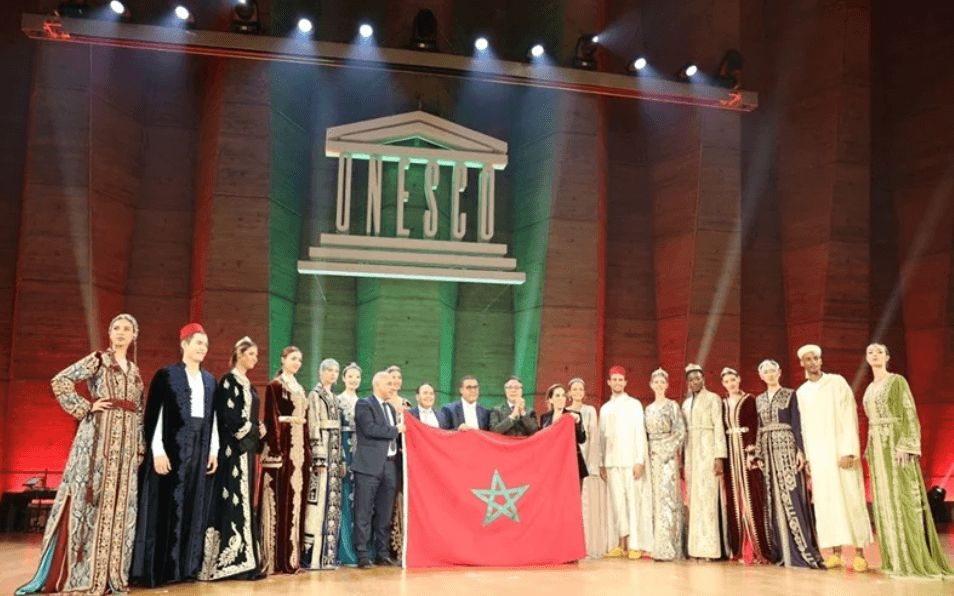 Face aux velléités algériennes, le Maroc défend son caftan à l’UNESCO