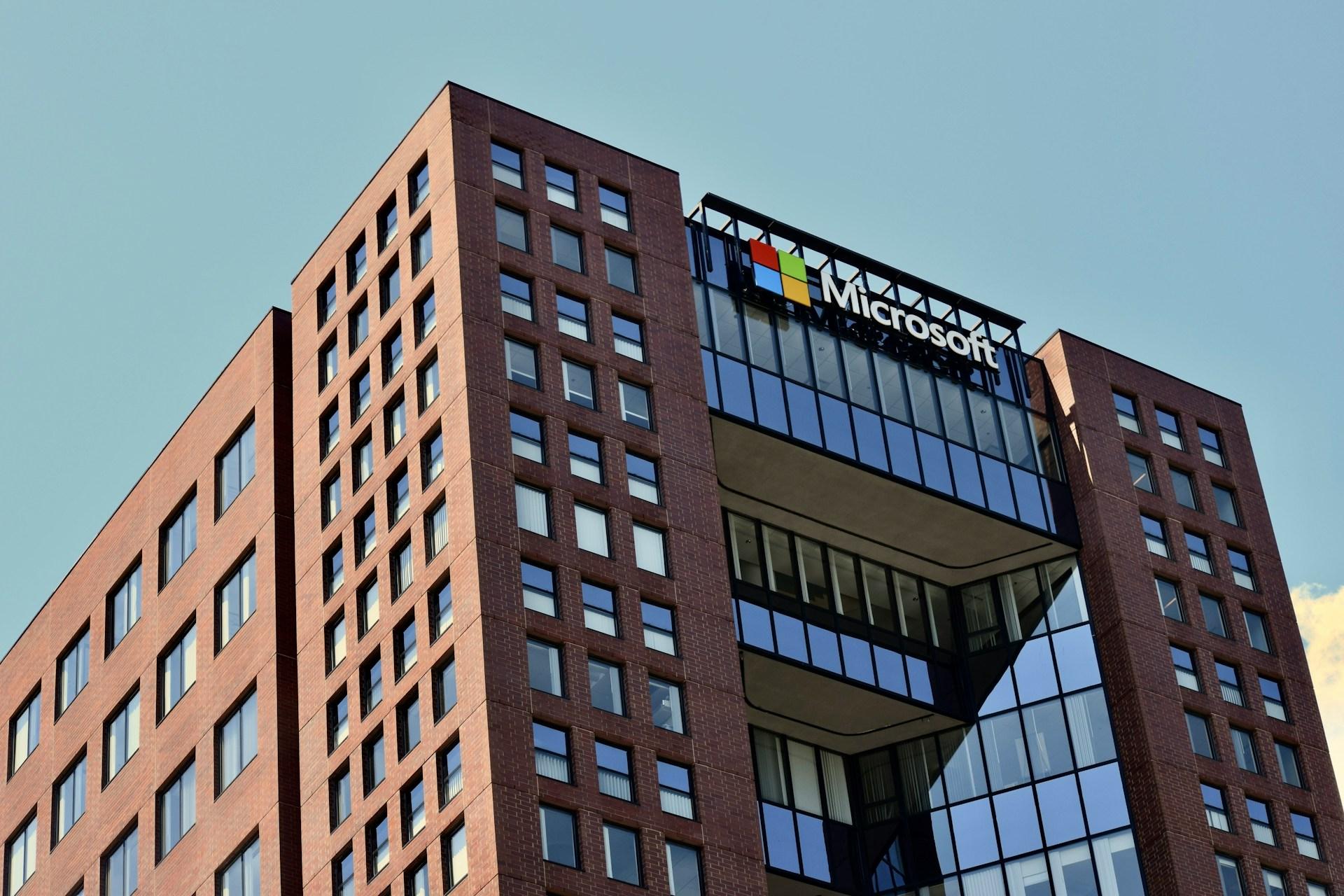 Surveillance controversée : Microsoft restreint l’accès de l’armée israélienne à son cloud
