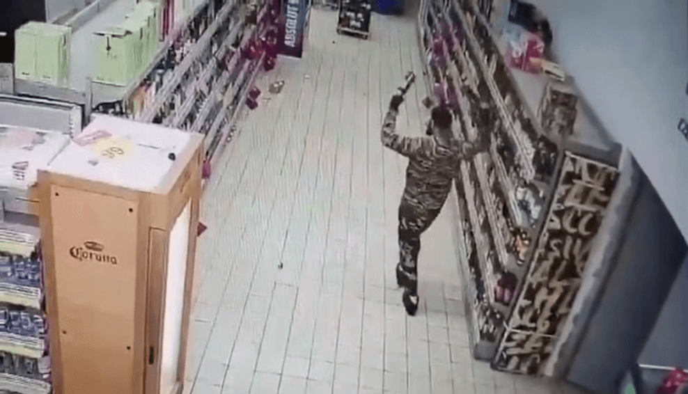 Tétouan : un homme interpellé après avoir détruit des bouteilles d’alcool dans un supermarché