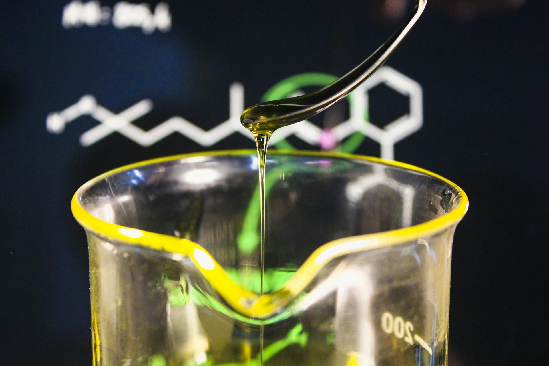 Sécurité alimentaire : saisie et destruction de plus de 270 litres d'huile d’olive suspecte à Martil