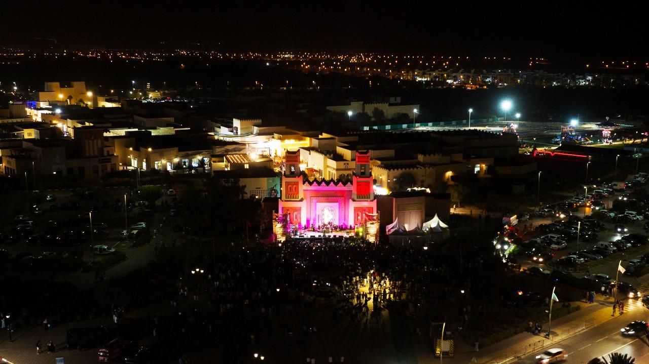 Saïdia : plus de 7 000 spectateurs réunis pour la Fête du Trône sur l’esplanade du Medina Mall
