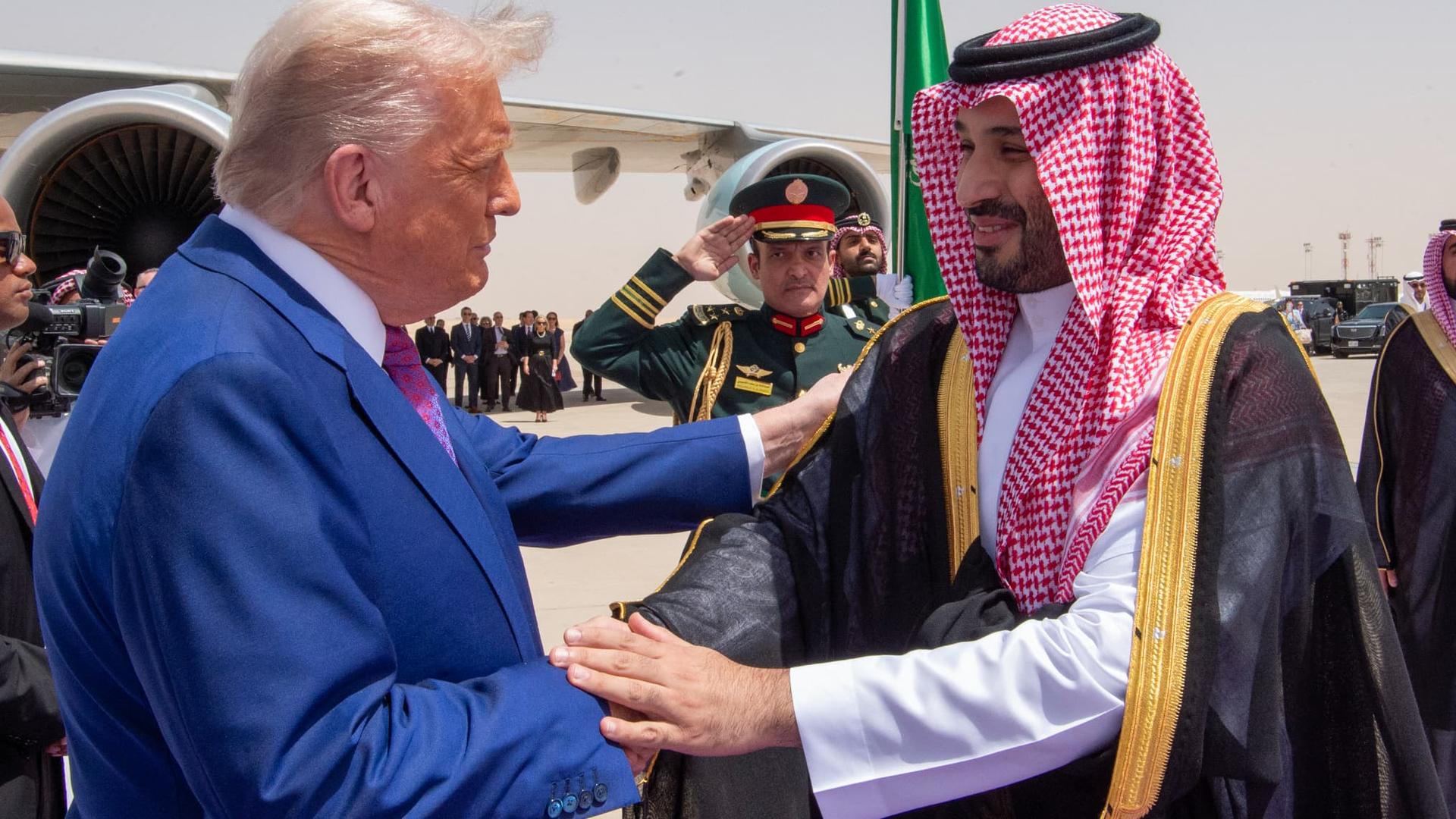 Trump en Arabie saoudite : entre faste royal et deals à mille milliards