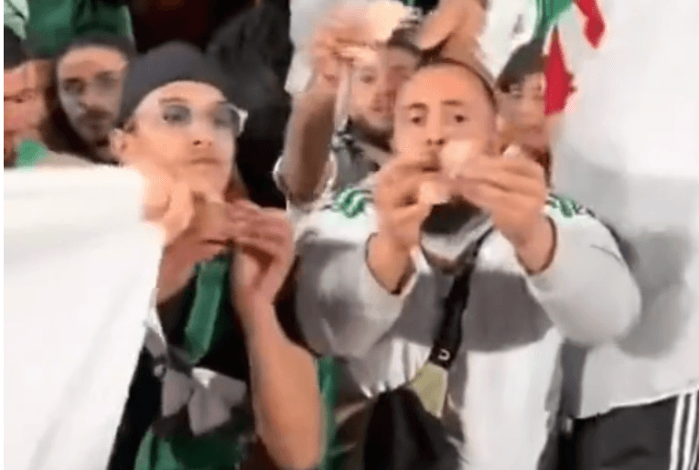 CAN 2025 : un supporter algérien interpellé après avoir déchiré des billets marocains