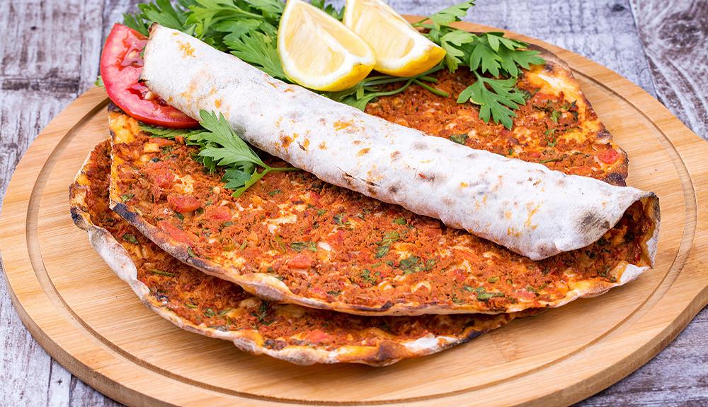 À table avant le ftour : Lahmacun, la pizza turque qui régale
