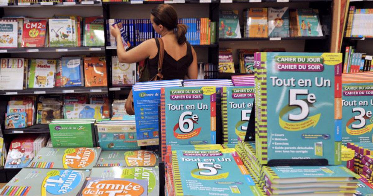 Rentrée scolaire : la vente forcée des manuels dans le privé rallume la controverse