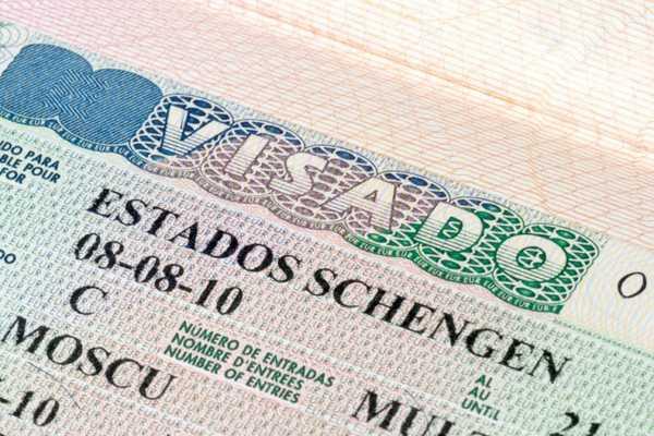 Visas : Face à l’indignation, le Parlement lance une enquête sur l'exploitation du système