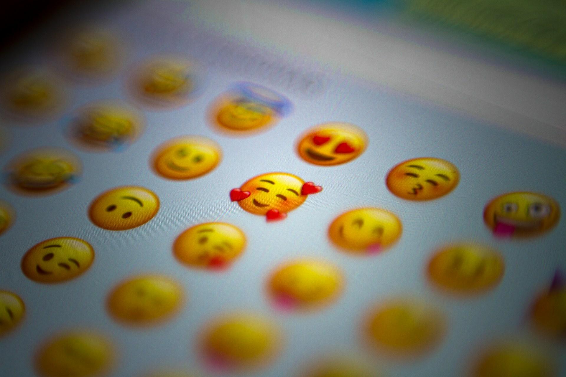Emojis au travail : une étude révèle qu’ils peuvent nuire à votre crédibilité