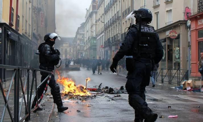 France : derrière la colère sociale, l’étau budgétaire se resserre