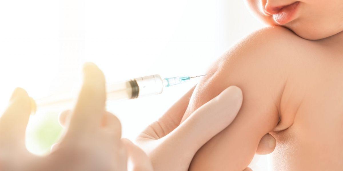 Vaccins : le ministère assure la disponibilité des doses et appelle à vérifier les carnets