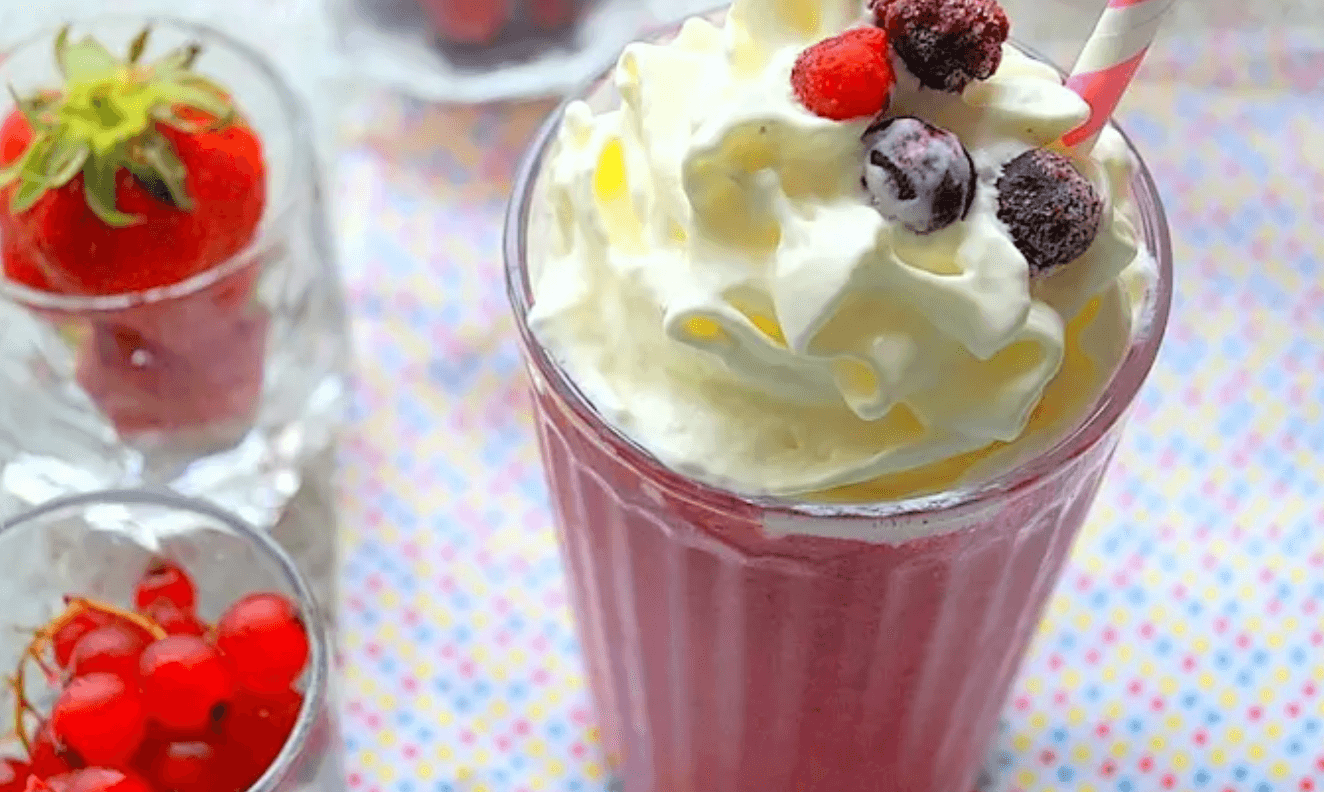 À table avant le ftour : un smoothie betterave et fruits rouges plein d’énergie