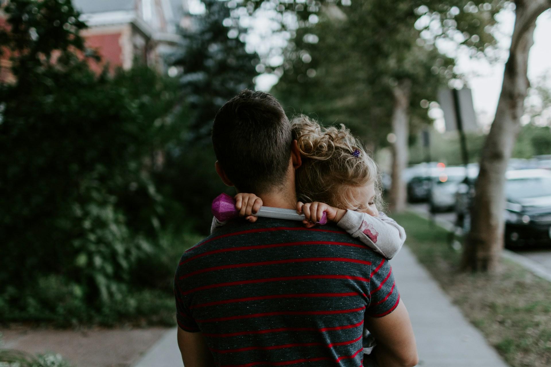 Rester proche de ses enfants : les habitudes conseillées par les experts