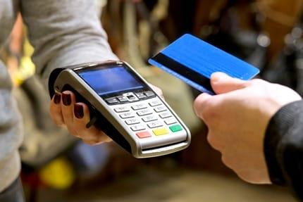 Paiement électronique : les commerçants demandent des TPE gratuits