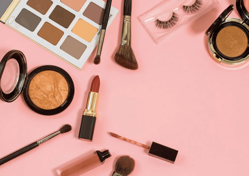 Dupes cosmétiques : Du poison dans votre trousse de maquillage ?