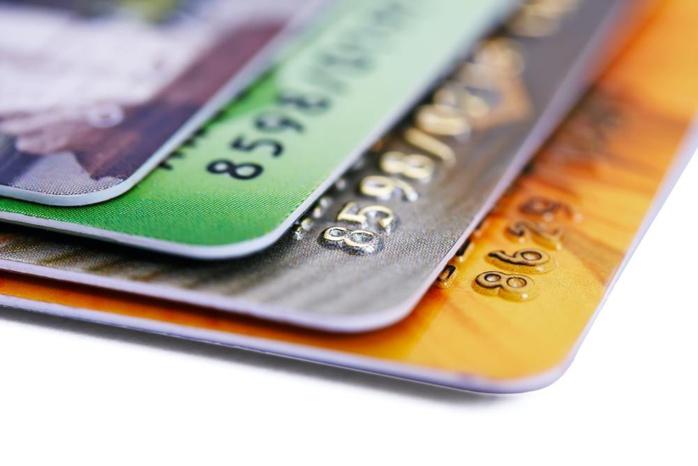 Cartes bancaires : 23 millions en circulation, mais le cash résiste