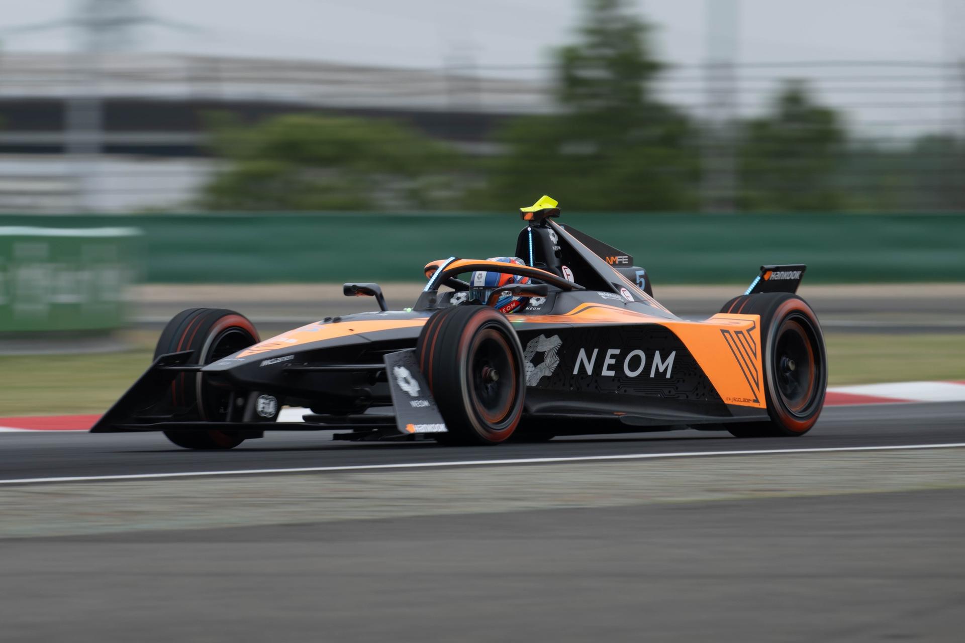 Femme au volant : Bianca Bustamante et Ella Lloyd s'apprêtent à électriser la Formule E