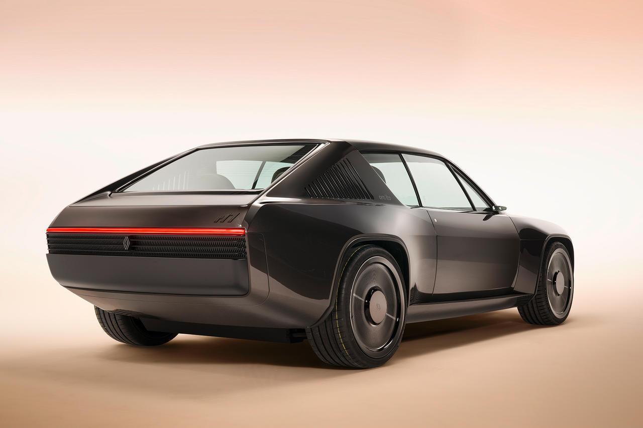 Renault revisite la légendaire R17 : une version électrique exclusive signée Ora Ïto