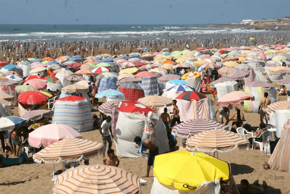 Plages de Casablanca : les draps bannis des parasols