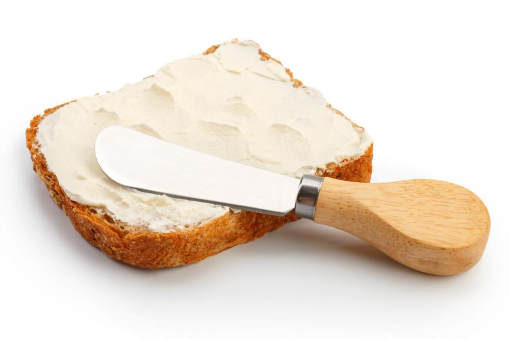 Fromages à tartiner : pourquoi la recette change-t-elle d’un pays à l’autre ?