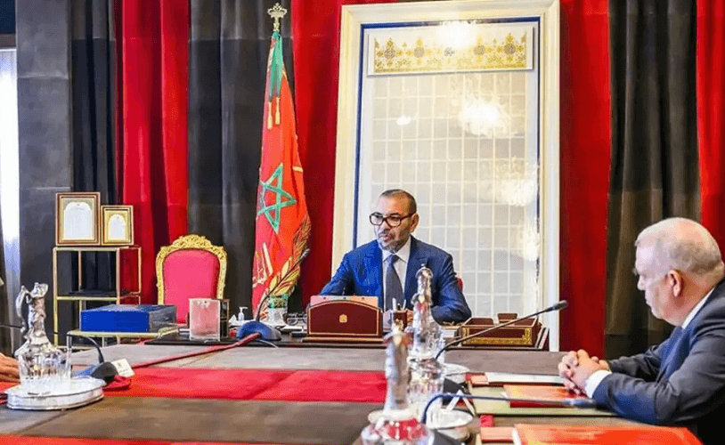 Nador West Med et Tanger Med 3 : SM le Roi Mohammed VI préside une séance de travail 