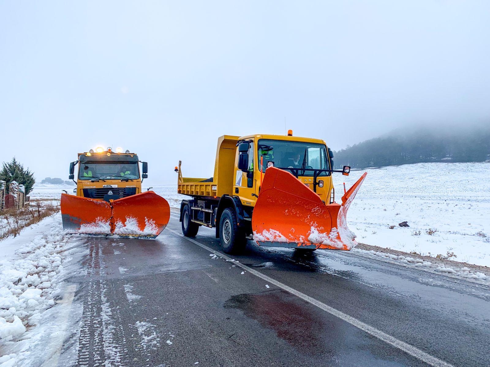 Ifrane : Les routes rouvertes après les fortes chutes de neige