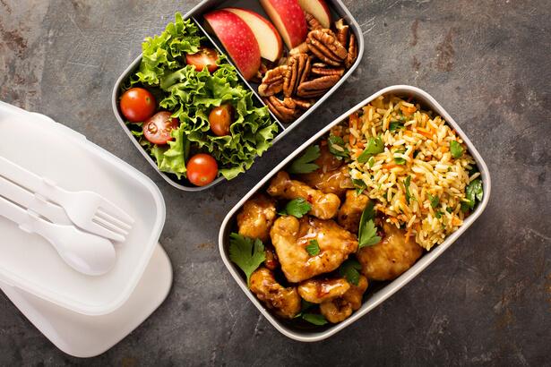 Lunch box ou déjeuner à l’extérieur : quel choix est vraiment le plus rentable ?