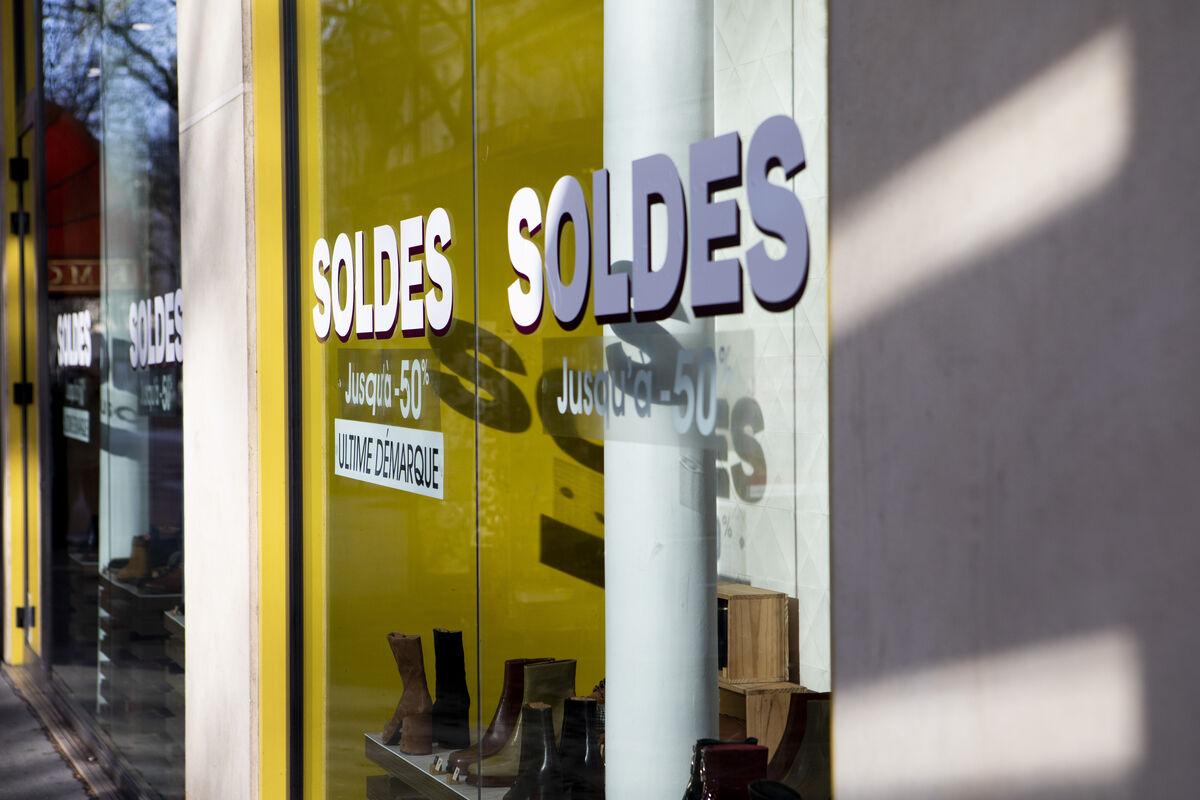 Soldes d’hiver 2026 : les Marocains achètent moins vite, mais mieux