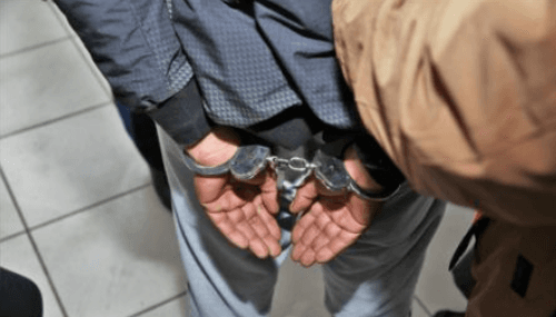 Arrestation de deux personnes pour leurs liens présumés avec un réseau criminel actif 