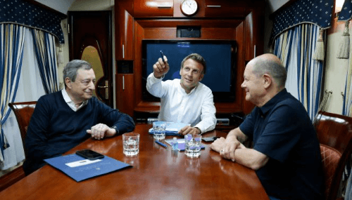 Emmanuel Macron en Ukraine : l’opposition critique le « timing » du déplacement