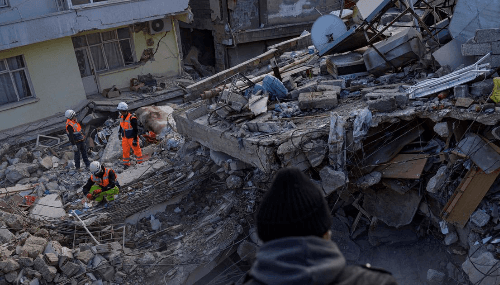 Turquie: un homme qui tentait de voler un bébé rescapé du séisme arrêté